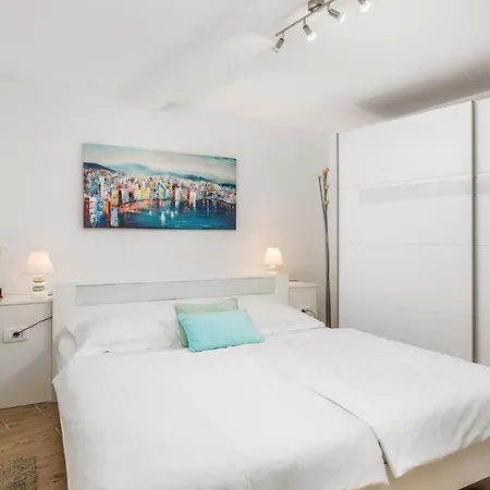 Apartment Follow Me