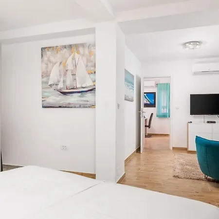 Apartment Follow Me