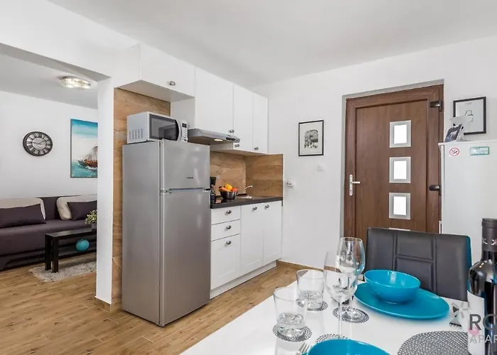 Apartament Follow Me *